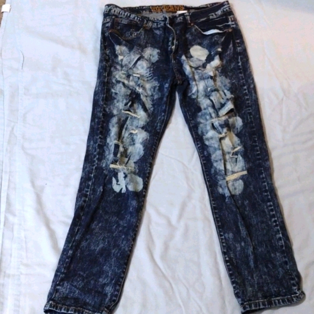 Ripped acid washed jeans